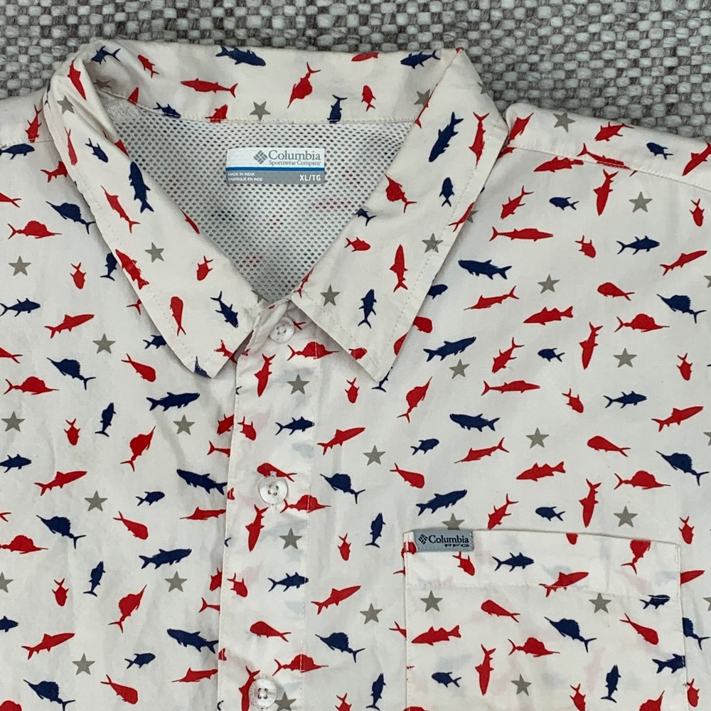 Columbia PFG Shirt Mens XL White Red Blue Shark Star Print Short Sleeve Vented